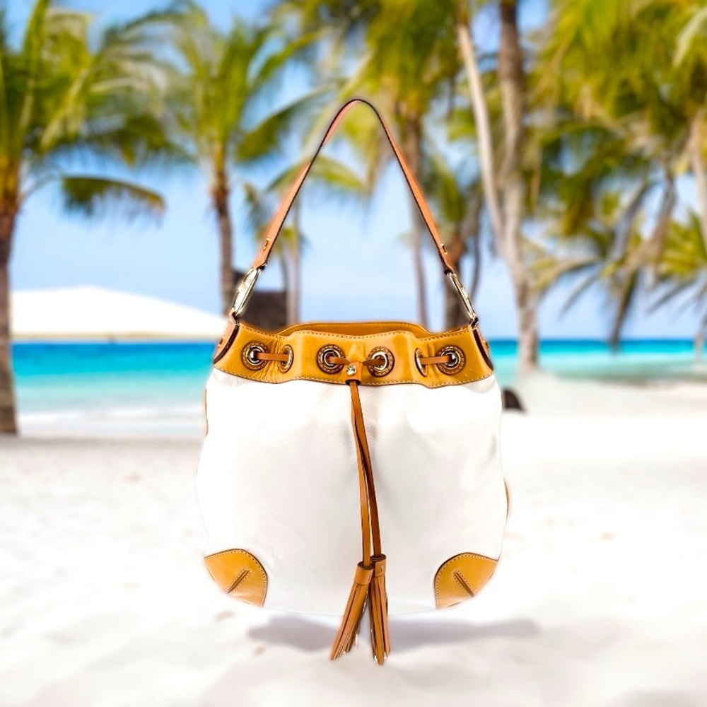 🔥Sold!!!🔥Michael Kors Leather Bucket Bag